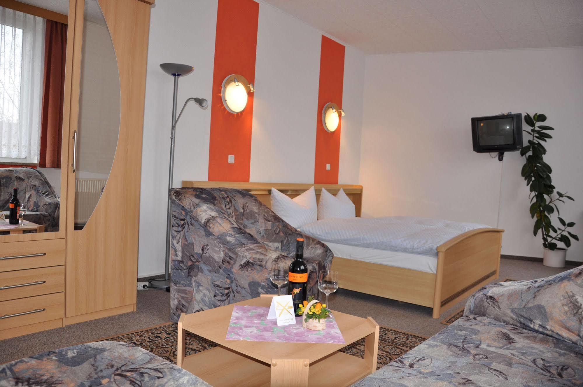 Hotel Zum Gruendle Оберхоф Екстериор снимка